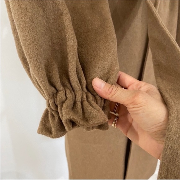 Zara wool blend oversized collarless wrap coat
BLOGGERS FAVORITE!!!! - Picture 9 of 16